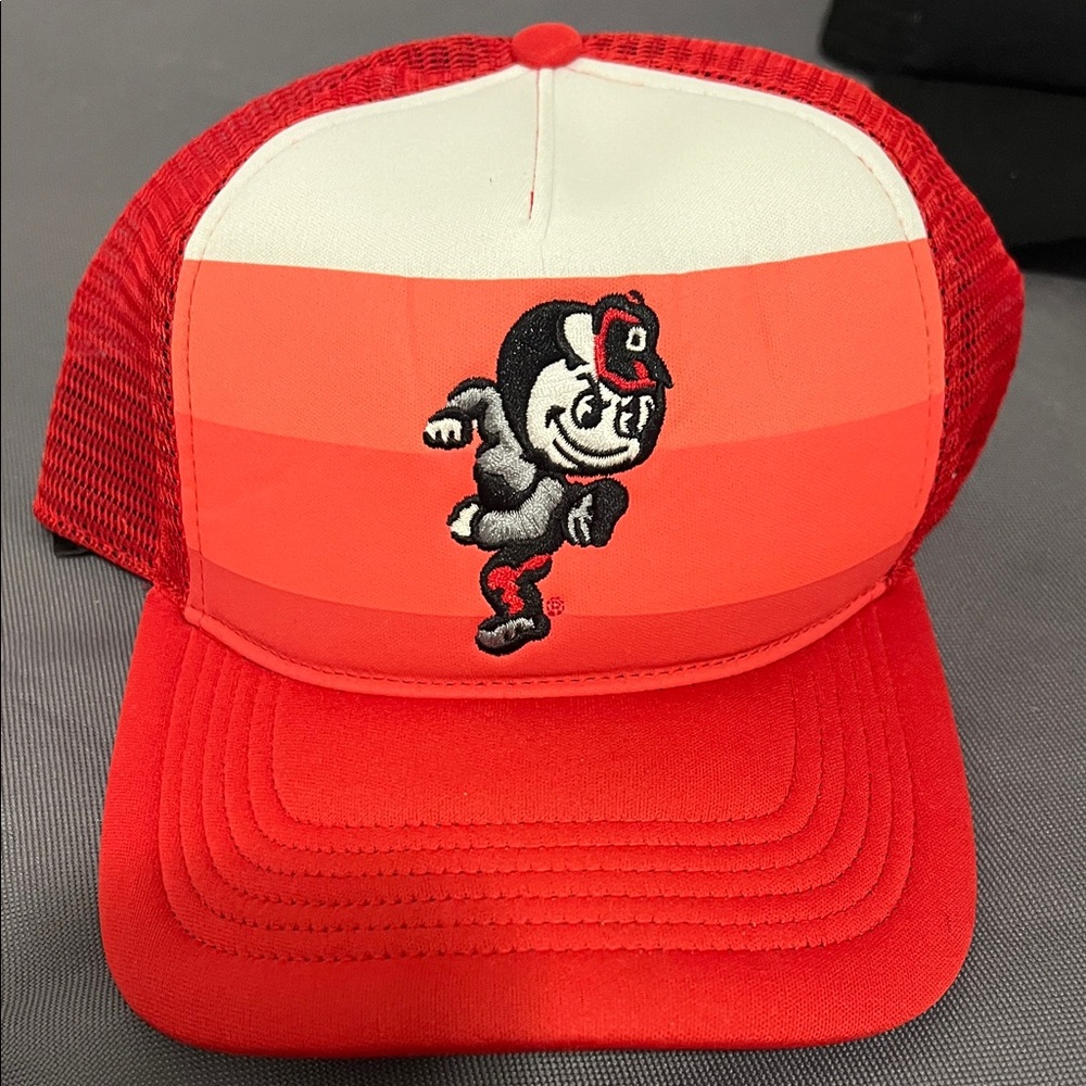 Trucker/Mesh hat bundle - Picture 6 of 13